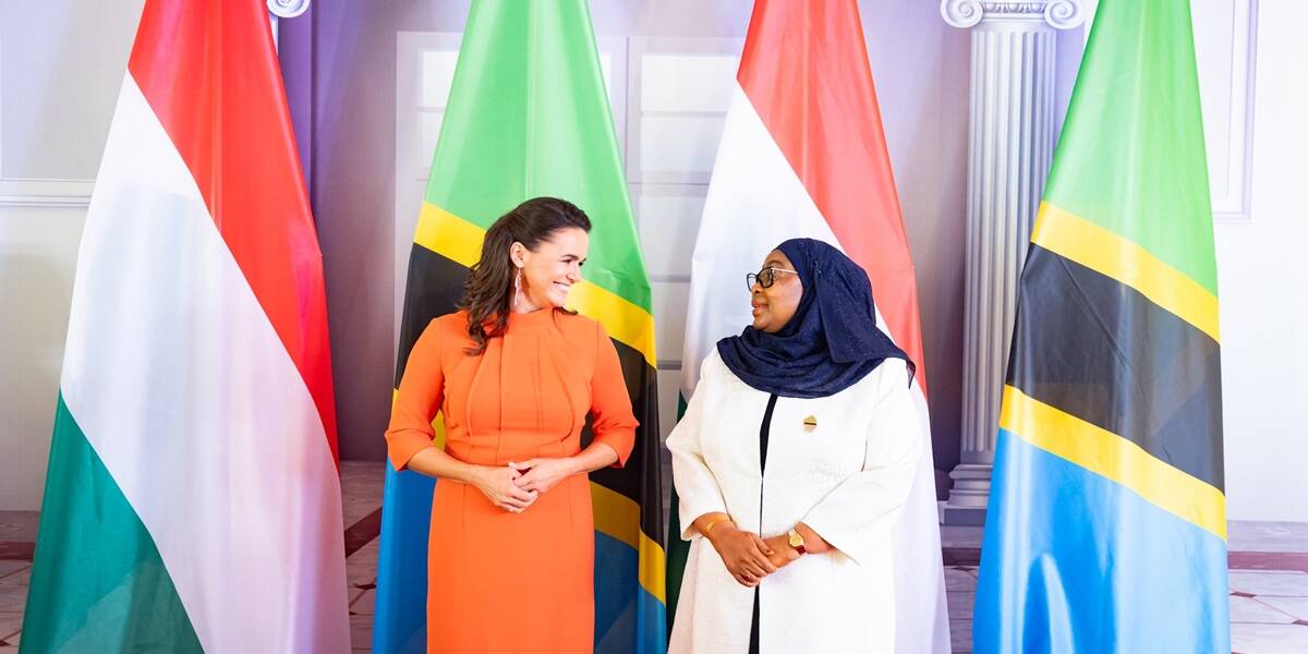 Novák Katalin állami kitüntetésben részesítette Obedie Solomon Kimaro tiszteletbeli konzult Tanzániában
