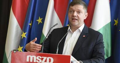 Dr. Tóth Bertalan, az MSZP frakcióvezetője.