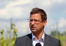 2023. augusztus 2. Gulyás Gergely Miniszterelnökséget vezető miniszter beszédet mond a Tokaj-Zemplén Térségfejlesztési Program keretében felújított, több mint három és fél kilométer hosszú önkormányzati dűlőút átadásán Tarcal határában 2023. augusztus 2-án. MTI/Vajda János