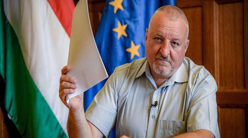 Egy friss felmérés szerint a foglalkoztatás-felügyeleti hatóság a munkáltatók 73 százalékánál talált munkaügyi jogsértést. A Gazdaságfejlesztési Minisztérium szerint ez rendben van, mert az eredmény valamennyivel kedvezőbb, mint 2015 óta bármikor. Az MSZP szerint ennek az eredménynek nem örülni kell, és hátradőlni, hanem erősíteni a dolgozók érdekképviseletét, nagyobb munkabiztonságot nyújtani nekik, és betartatni a munkajogi szabályozást.