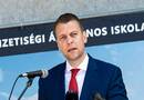 Gáz van az Orbán-kormány érveivel, a külügyi államtitkár a hétvégén hamis állításoktól hemzsegő közleményben állt ki az orosz fűtőanyag beszerzése mellett