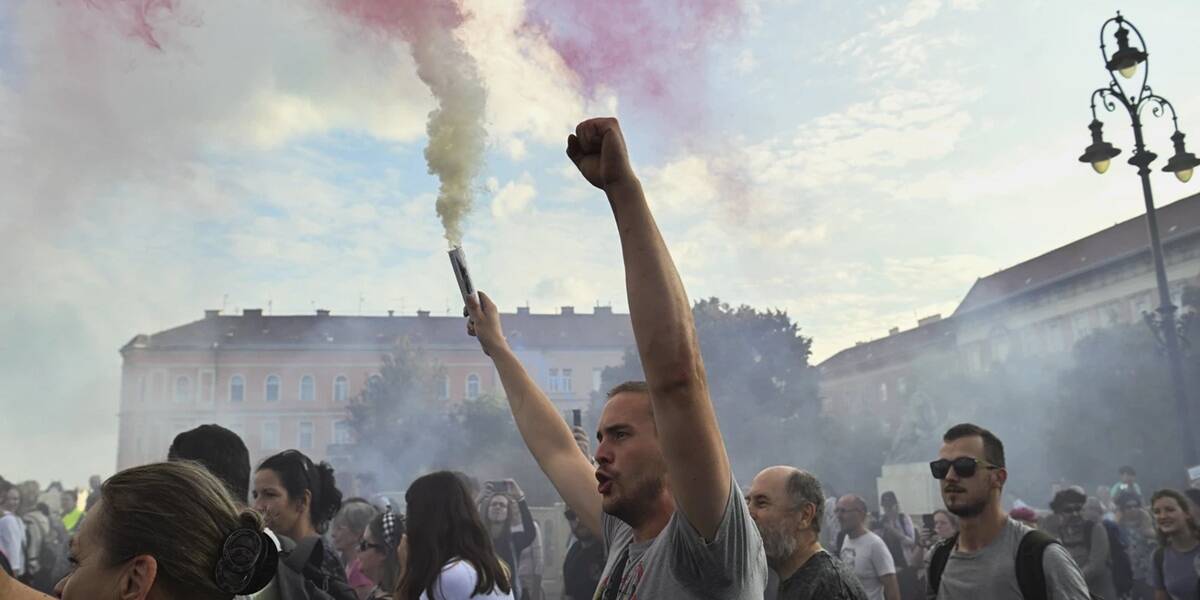 Több ezren tüntettek az oktatás jövőjéért Budapesten.