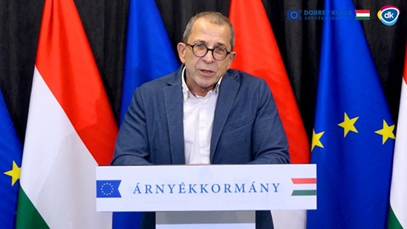 Európa legmagasabb inflációja továbbra is Magyarországon tombol és az orbáni infláció miatt a magyar fizetések reálértéke tovább zuhan. Ennek ellenére már Romániában is magasabb a minimálbér, mint hazánkban. Magyarország után már csak Bulgáriában kisebb a minimálbér az EU-ban – erről Bodnár Zoltán, a Demokratikus Koalíció árnyék-pénzügyminisztere tájékoztatta a Közbeszédet.