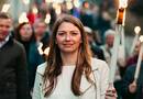 Donáth Anna, a Momentum EP-listavezetője a Válasz Online-on megjelent publicisztikájában arról ír: „amíg a kormányváltásért dolgozó ellenzékben van olyan szereplő, amelyik az igazság kultúrája helyett – a kormányhoz hasonlóan – a hazugságon alapuló politikai kultúrát képviseli, addig nem lehet meg a kormányváltáshoz szükséges egység. Sőt, az ilyen szereplő, bármit mond is, akadálya a kormányváltásnak.”