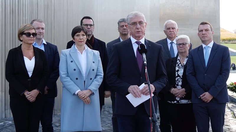 "Soha nem feledhetjük, hogy '56 hősei ugyanazért küzdöttek, amely még most is a magyarok legnagyobb vágya: a függetlenség és a Nyugathoz tartozás."