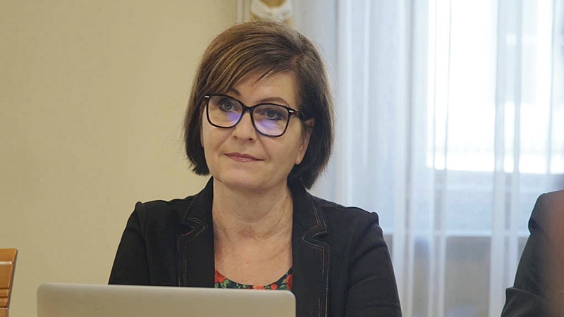 A DK szombaton arról tartott sajttájékoztatót, hogy vagyonnyilatkozati eljárást kezdeményeznek a hatvanpusztai Orbán-kastély miatt a miniszterelnök ellen, vasárnap pedig arról, hogy mennyit keresnek az MTVA vezetői és arcai, amit egy MTVA elleni adatigénylési perből tudnak meg. Az MTI egyik eseményről sem számolt be – tájékoztatta a Közbeszédet a Demokratikus Koalíció sajtóosztálya.