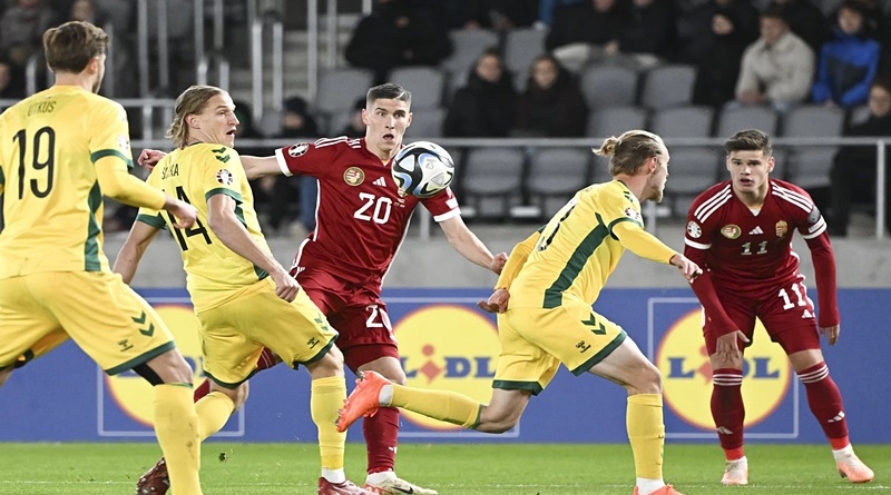 A magyar labdarúgó-válogatott kétgólos hátrányból egyenlítve 2-2-es döntetlent játszott Litvánia vendégeként a kaunasi Európa-bajnoki selejtezőmérkőzésen, így bár csoportja élén maradt, nem bebiztosította be részvételét a kontinensviadalra.