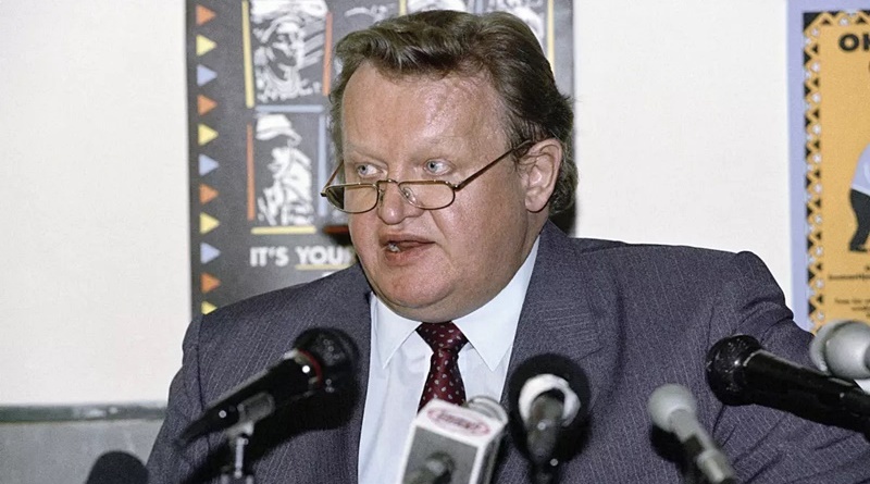 Meghalt 86 éves korában Martti Ahtisaari, Finnország korábbi elnöke, a nemzetközi konfliktusok megoldása érdekében végzett munkájáért 2008-ban Nobel-békedíjjal kitüntetett globális békeközvetítő - jelentette be hétfőn az Ahtisaari által alapított Válságkezelési Kezdeményezés - Martti Ahtisaari Békealapítvány.