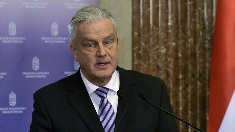 Újabb rekord dőlt meg az Orbán-kormány alatt: a KSH friss adatai szerint idén egy félév alatt kétszer annyi kisbolt zárt be, mint eddig egy év alatt összesen. Ez azt jelenti, hogy év végére akár 9000 kisbolttal kevesebb lehet az országban – tájékoztatta a Közbeszédet Dávid Ferenc, a DK gazdasági árnyékminisztere.