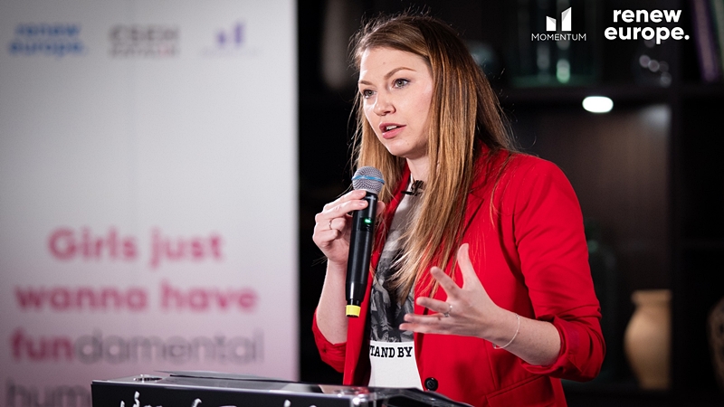 „Igaz beszéd, igaz ország” – Donáth Anna beszéde a Momentum küldöttgyűlésén.