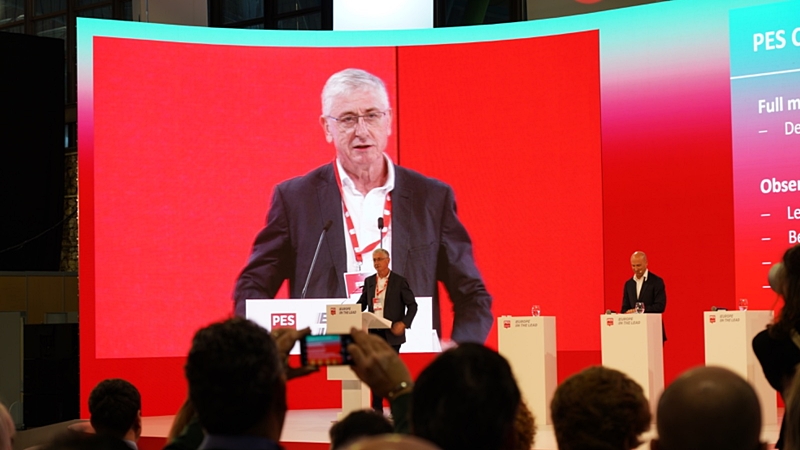 Gyurcsány Ferenc is beszédet mondott az Európai Szocialisták Pártjának kongresszusán, ahol közfelkiáltással választották teljes jogú taggá a DK-t (videóval)