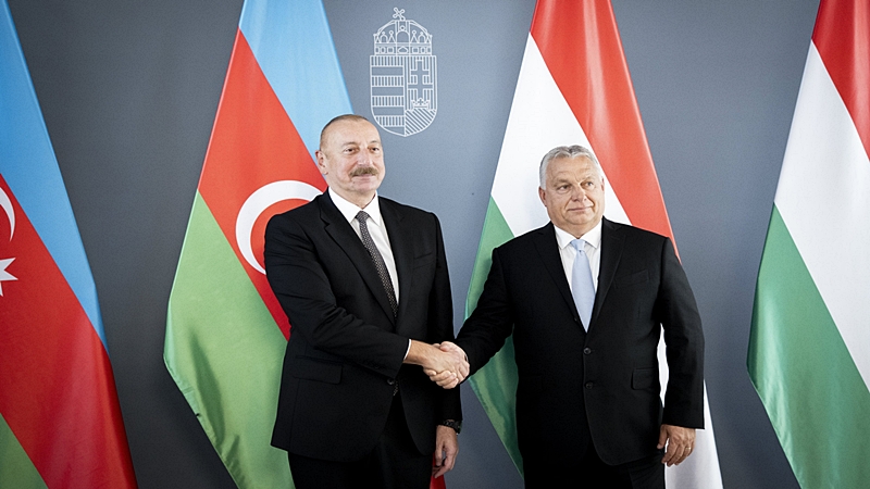 Ilham Alijev azerbajdzsáni elnököt a Karmelita kolostorban
