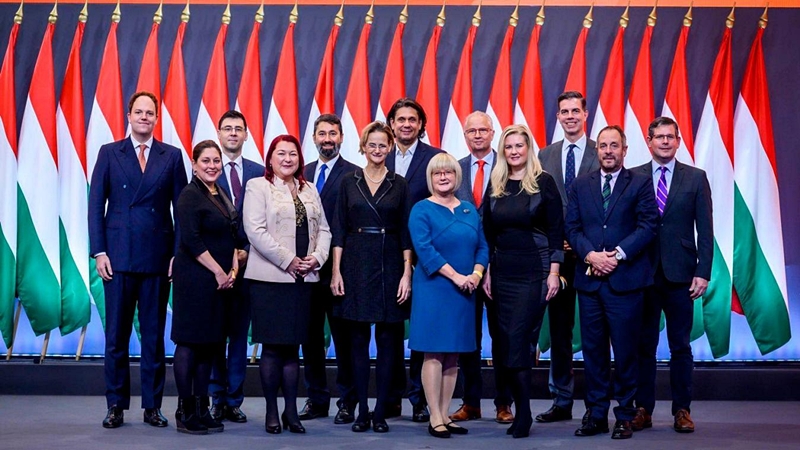 Az illiberális rendszerekről és színlelt választásokról szavaztak az EP-ben, a fideszesek tartózkodtak.