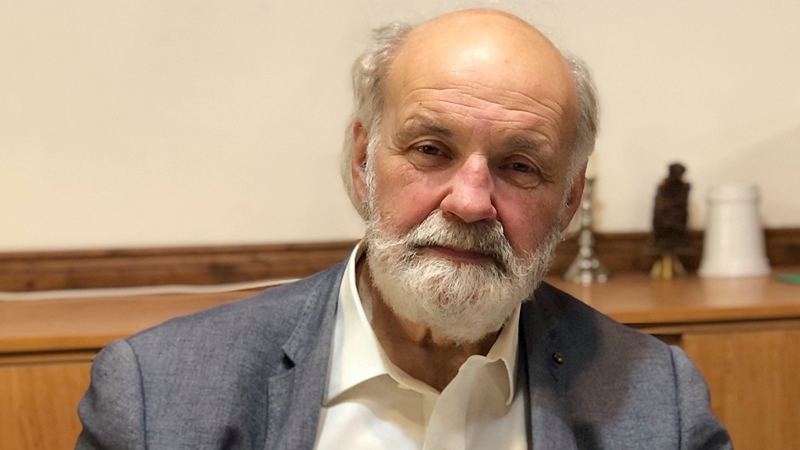 Iványi Gábor lelkész.