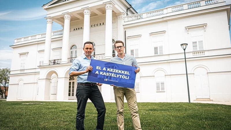Újra az Országgyűlés előtt a kastélyprivatizációs törvény, az ünnepek árnyékában sunyiban akarnak szavazni róla.