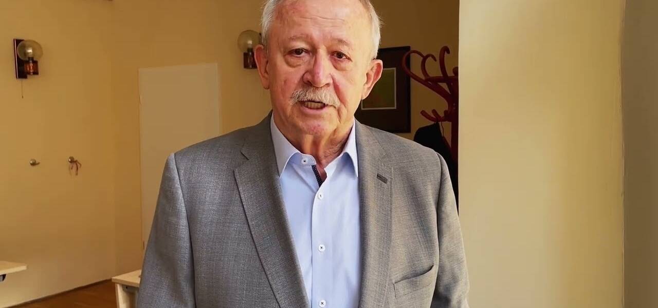 Megkülönböztetett tisztelettel és szeretettel köszöntjük Kuncze Gábort, az SZDSZ egykori elnökét és pártjának prominens alakját, aki ma ünnepli 73. születésnapját.