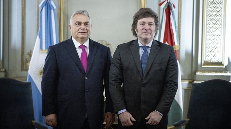 Orbán gratulált új argentin barátjának, aki mocskos kommunistának és szemétládának nevezte Ferenc pápát