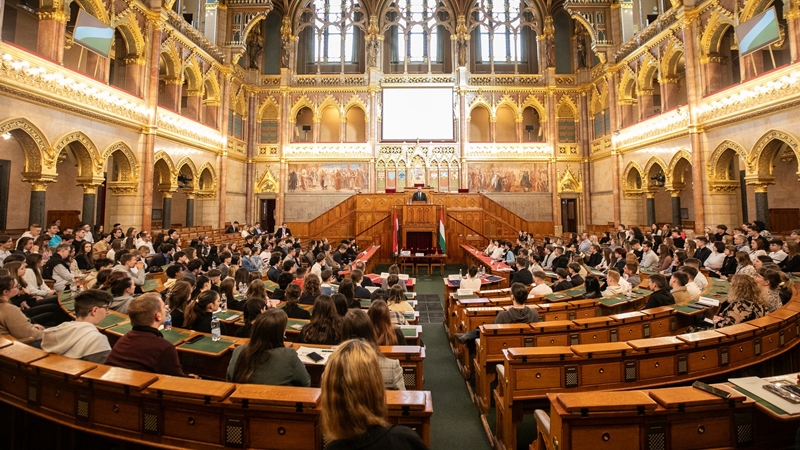 Orosz Anna: a Fidesz még az Parlamenti Ifjúsági Vitanap szavazását is elcsalta