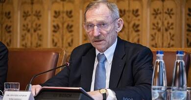 Pintérék kérdőívben faggatják az iskolaigazgatókat a polgári engedetlenkedő tanárok felelősségre vonásáról