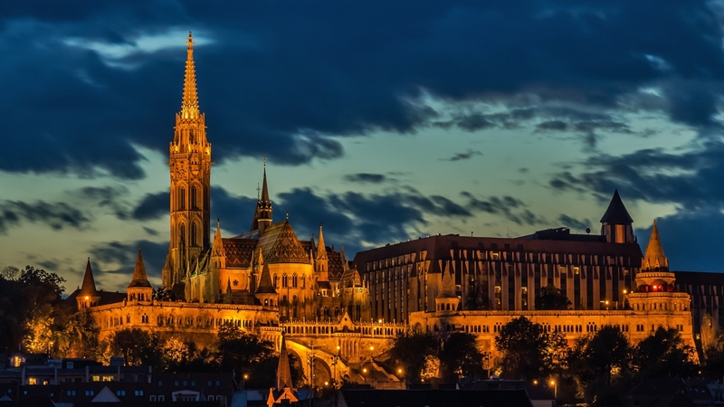 Éjszakai séták indulnak a 90-es évek ikonikus budapesti helyeire