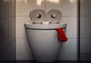 Illóolajat cseppentett a wc papírra, hogy miért? Zseniális ötlet!