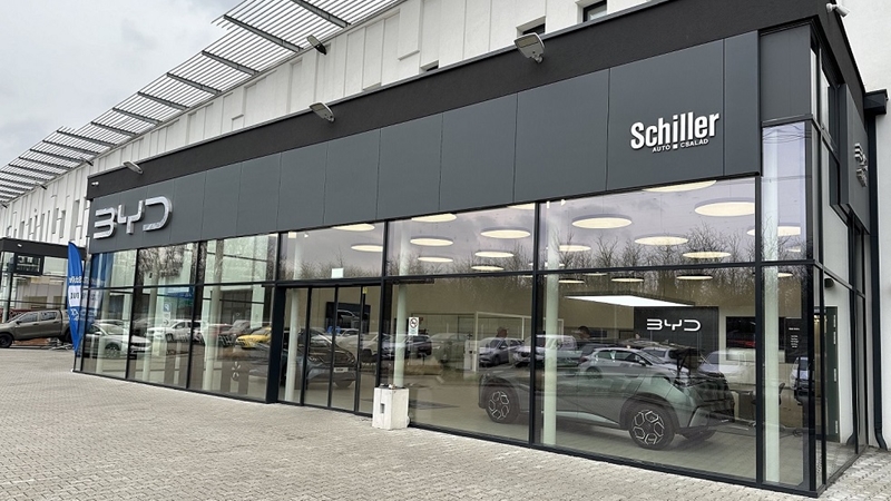 33 év után zárja be Opel szalonját a Schiller