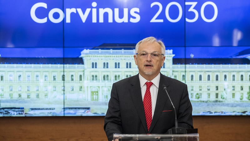 Orosz milliárdos fia miatt rúgták ki Ádám Zoltánt a Corvinusról