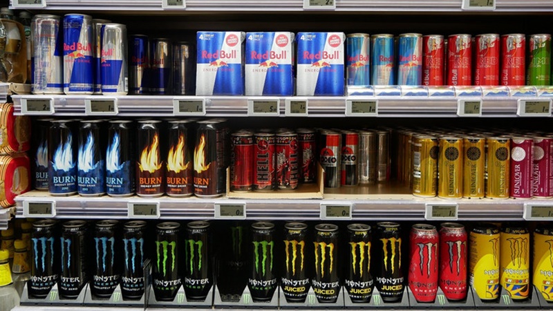 Már nyáron betiltják az energiaitalt Magyarországon?