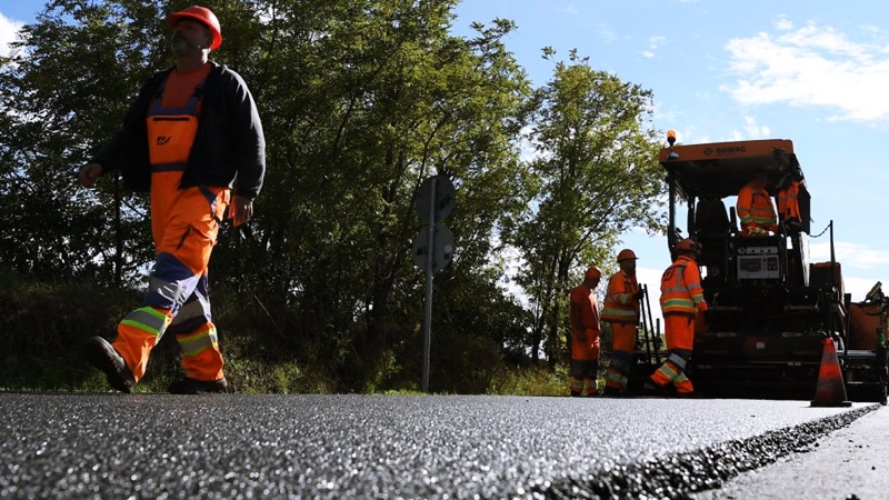 Csaknem hétszázmillió forintból újítják az utakat