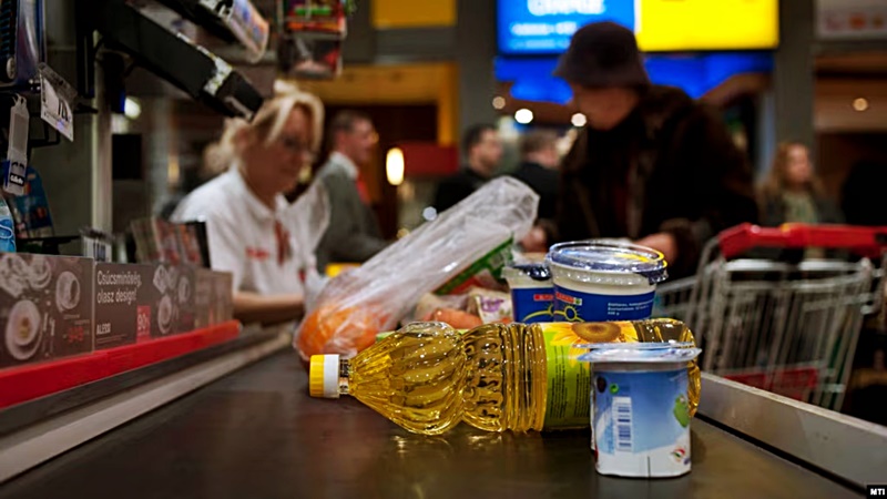 Készüljenek a boltok vásárlói: döbbenetes összeget kell fizetni a kasszáknál az árrésstop miatt