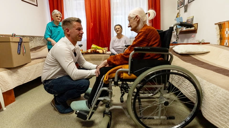Nyugdíjasok, figyelem! Óriási bejelentést tett Magyar Péter, erről mindenképp tudnia kell