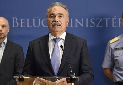 Elvitték a dögtemetők melletti vizet Nagy Istvánnak, hogy kóstolja meg