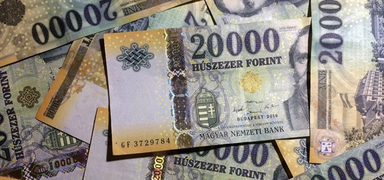 Ilyen még nem volt: a szakértő szerint soha ennyi pénz nem hevert még parlagon a lakosságnál