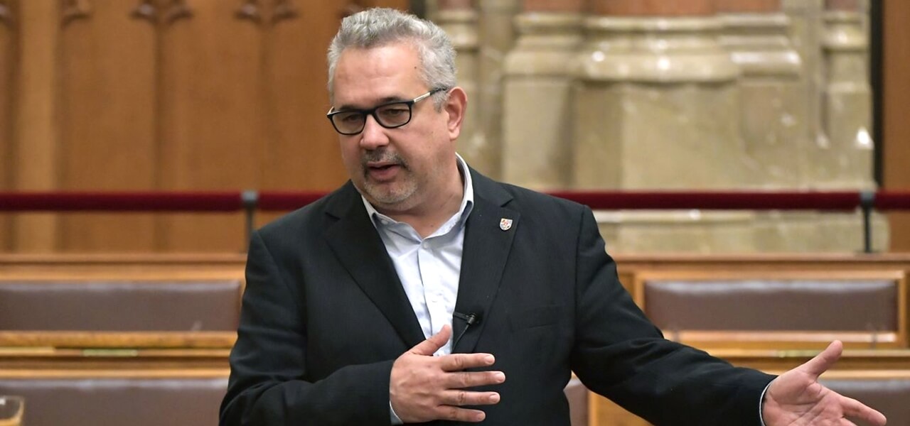 Forrong a politika: a DK most brutálisan odacsapna a leggazdagabbaknak