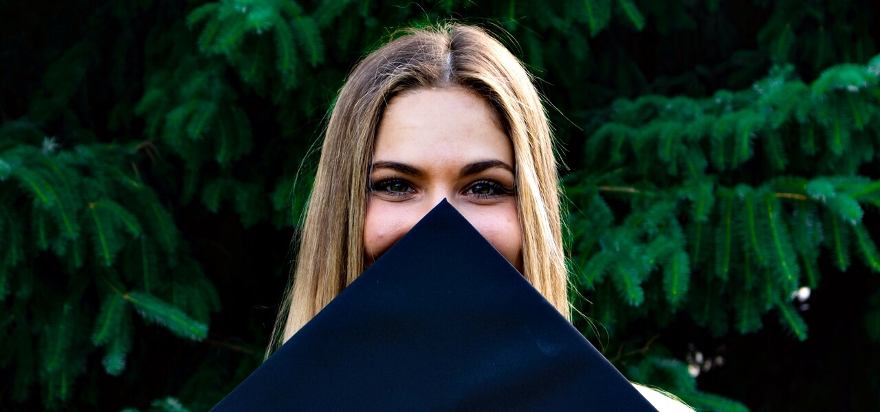 Friss: Ezek a bankok szó szerint pénzt adnak az egyetemistáknak – nézd meg, mennyit kaphatsz!