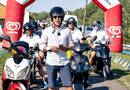 Motorral indult, lovaskocsival érkezett Magyar Péter a Hortobágyra