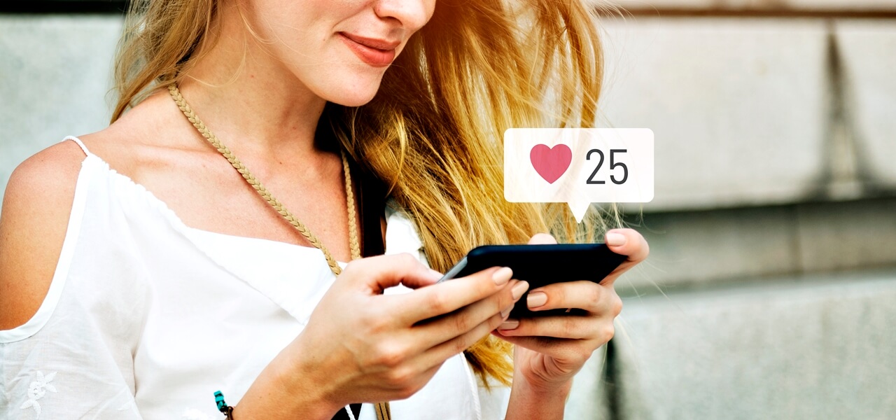 Megdöbbentő, de igaz: így tudhatod meg, ki nézi a Facebook-profilodat titokban