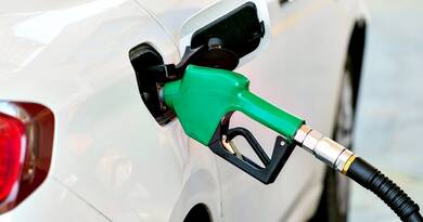 Keddtől emelkednek az üzemanyagárak – itt vannak a friss átlagárak