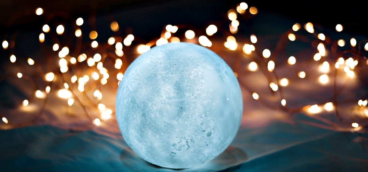 Friss hétvégi horoszkóp minden csillagjegynek! Nézd meg, milyen energiákat és lehetőségeket hoznak a csillagok neked. Tudd meg, hogyan alakul a szerelem, a pénz, a karrier és a hangulat a következő napokban.