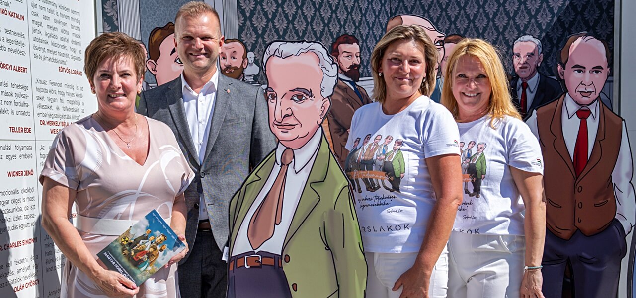 Magyar Tudósok és Nobel-díjasok címmel nyílt kiállítás a Vörösmarty téren