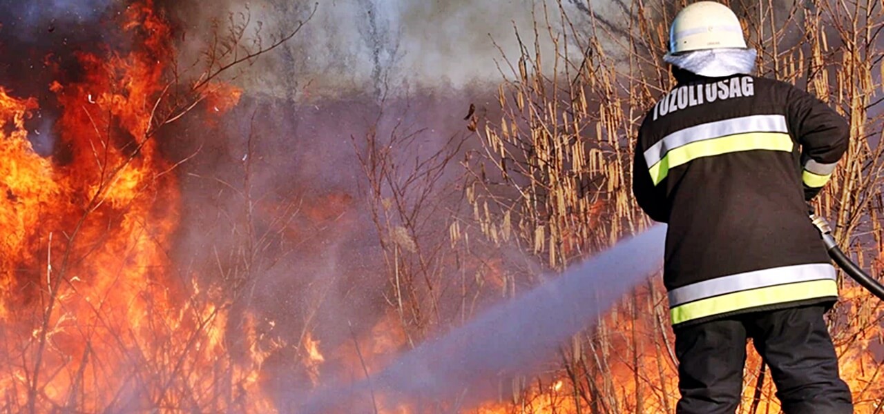 Félelmetes tűz Hódmezővásárhely mellett: drónokkal mérik fel a pusztítást