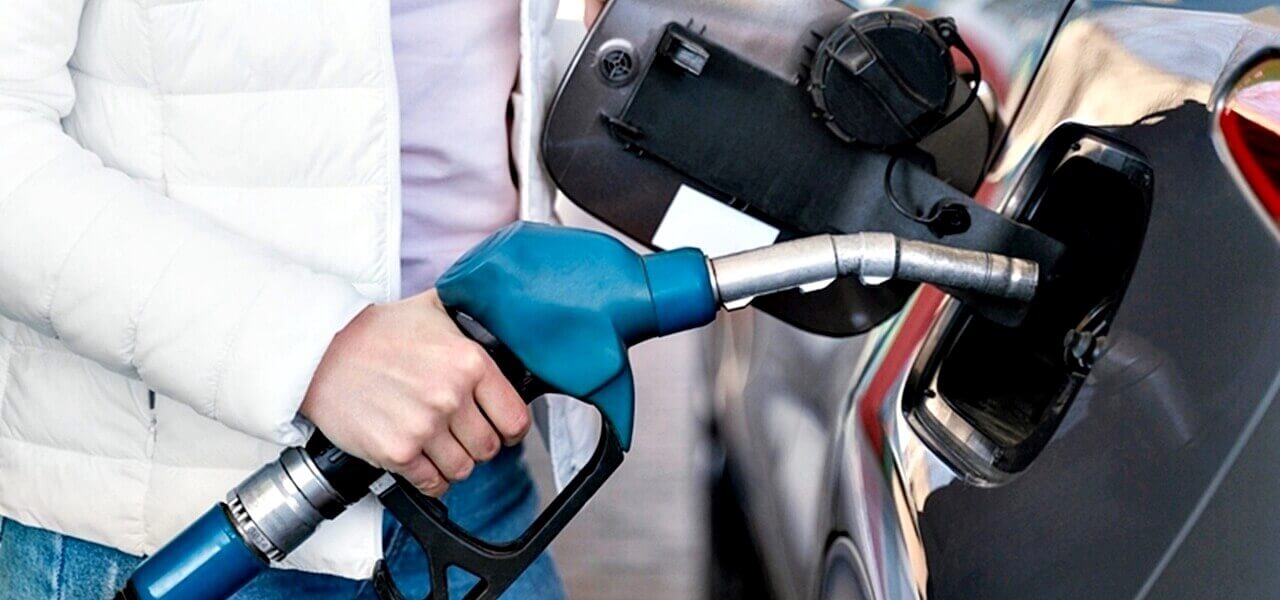 Ez minden autóst érint: olcsóbban tankolhatunk keddtől – mutatjuk az árakat!