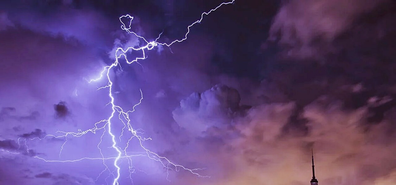 MÁSODFOKÚ RIASZTÁS! 90-100 km/h-s széllökések, jégeső, hatalmas vihar jön!