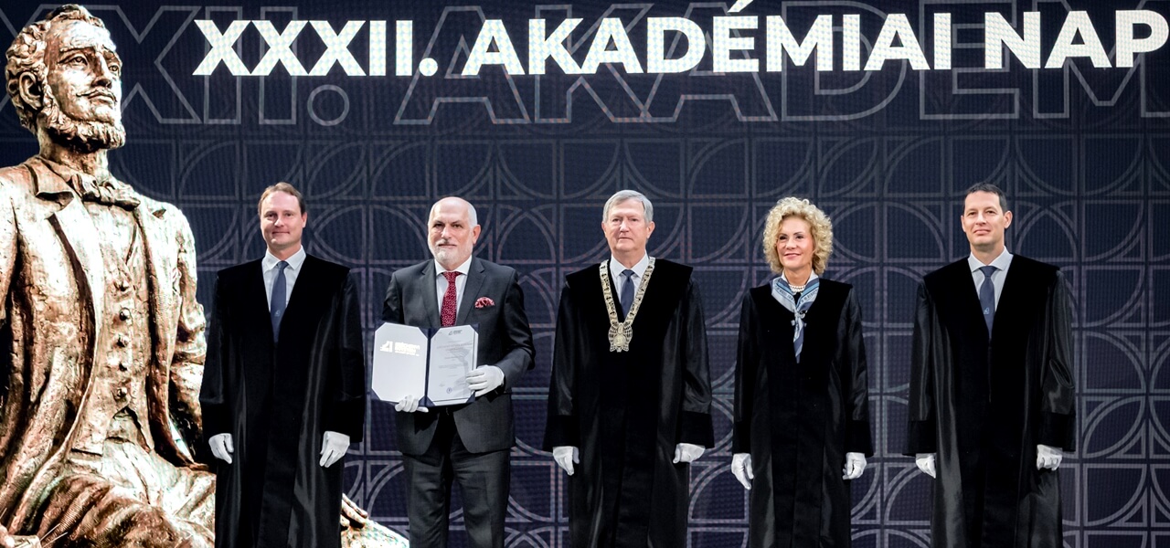 Megható pillanatok az Akadémiai Napon: könnyezve hallgatták az ünnepi beszédet