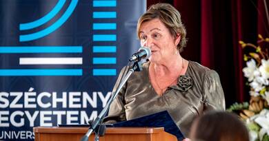 Megható pillanatok: így köszönték meg a pedagógusoknak, hogy generációkat formáltak