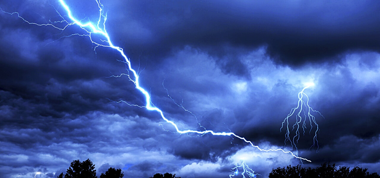 Vihar zúdul az országra hamarosan: ezeken a területeken csap le először