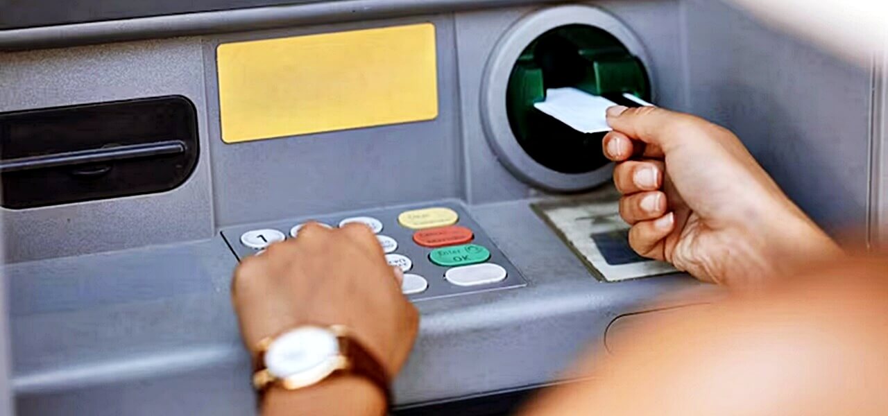 Rengeteget spórolhatsz, ha ezt tudod: így kerüld el a brutális ATM-díjakat!