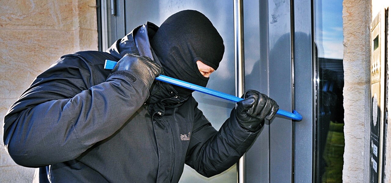 Halottak napján csapnak le leggyakrabban – ezekkel a trükkökkel dolgoznak a betörők