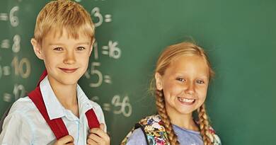 Csodálatos összefogás: 1700 rászoruló gyermek kapott iskolatáskát a Máltai Szeretetszolgálattól