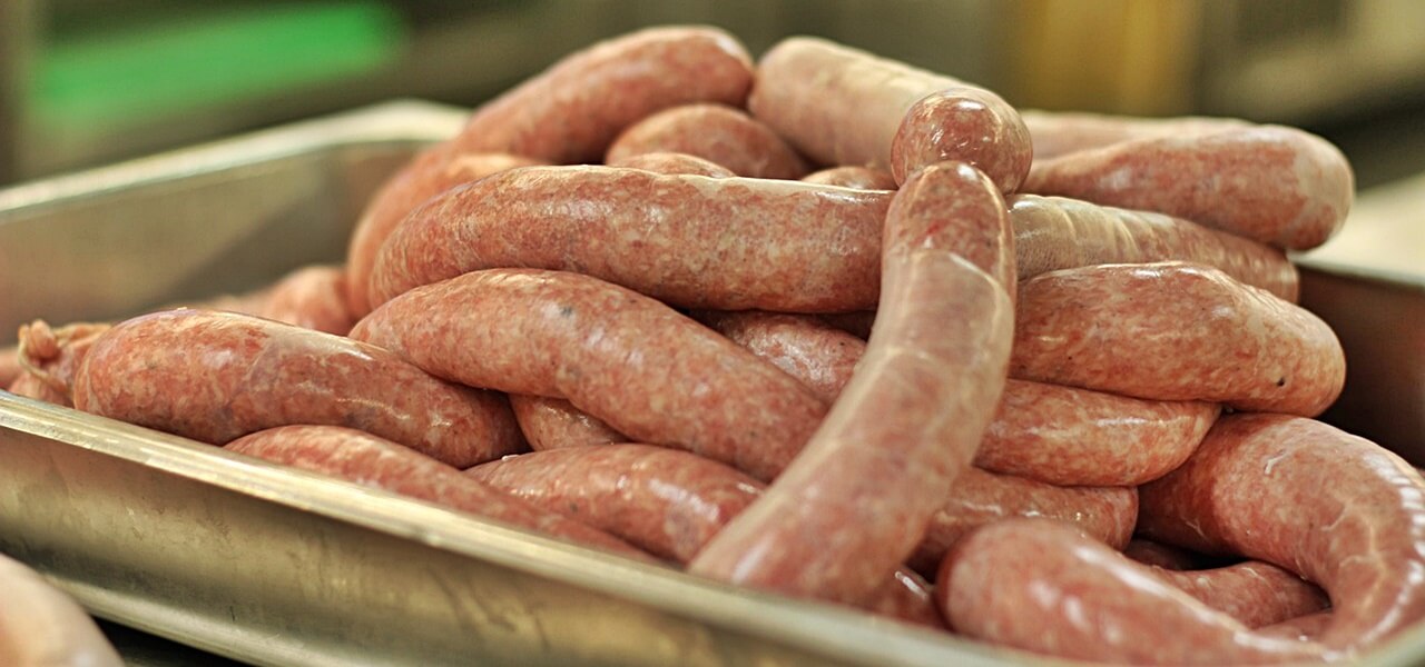 A kolbász, ami minden ínyenc szívét megdobogtatja: amit a húsiparról tudni kell